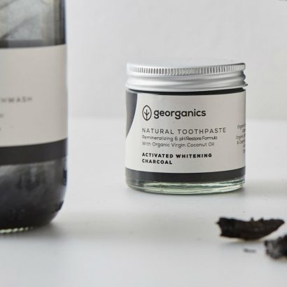 Dentífrico Natural Blanqueante de Aceite de Coco y Carbón Activado - Georganics - 60ml - Imagen 2