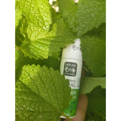 Bálsamo Labial Hidratante Ácido Hialurónico Menta - NaturaBio Cosmetics - 9,5g - Imagen 2